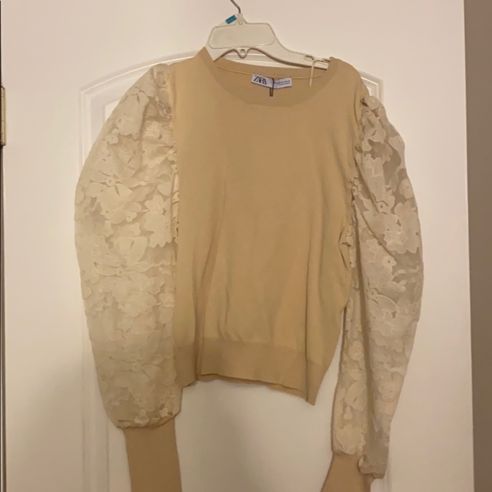 Puffy sleeve blouse